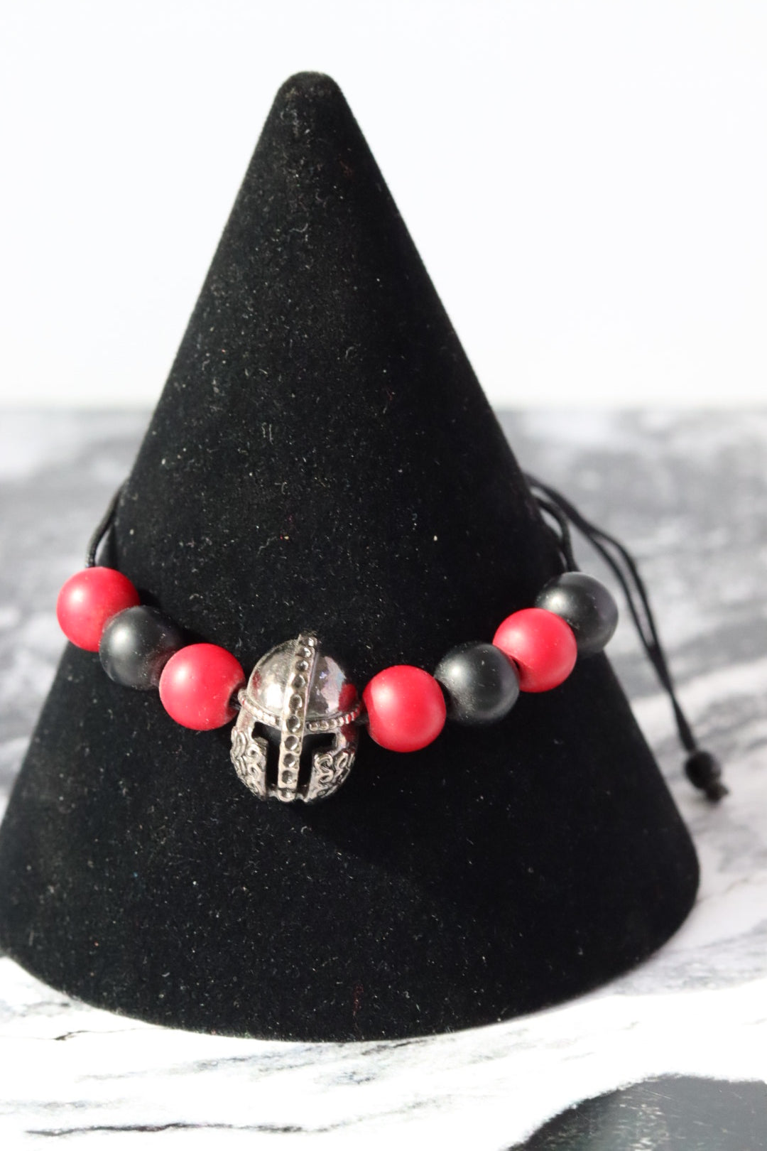 PULSERA CON DIJE CASCO